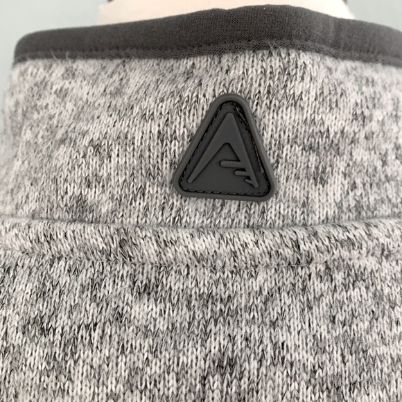 Antiqua Vegas Golden Knights Fortune Half Zip Sweatshirt - Picture 7 of 14